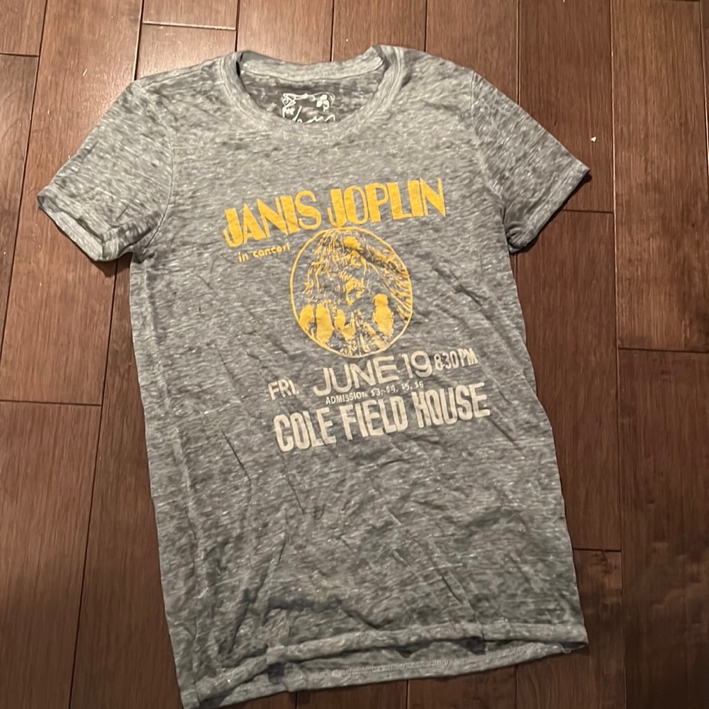 Woman’s lucky brand T-shirt
